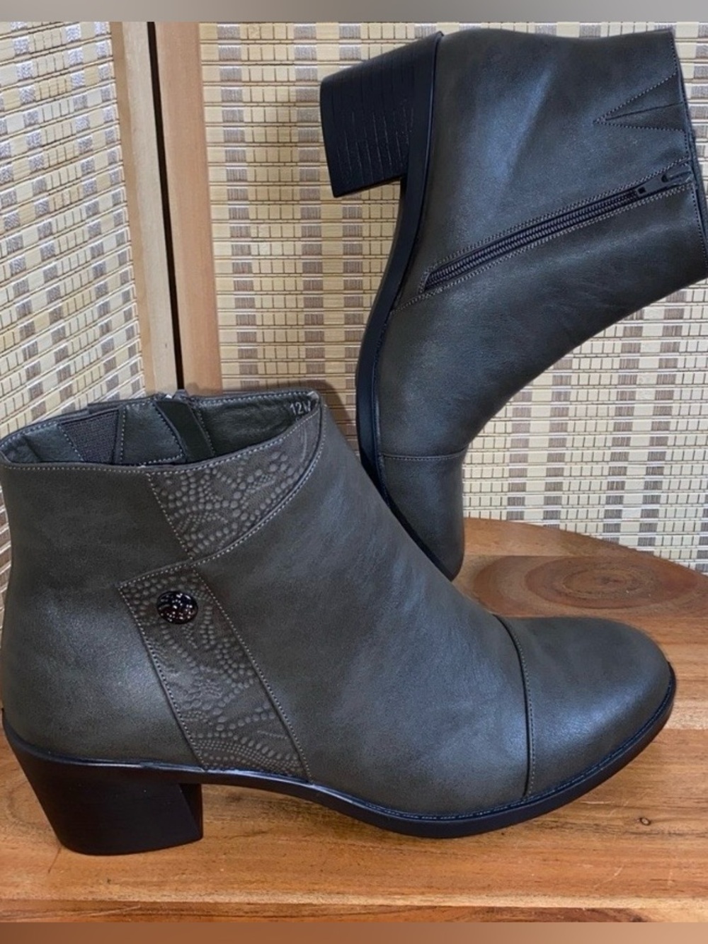 Easy Street Woman’s 12 M Bean Round Toe Dressy Ankle Boots NWOT
